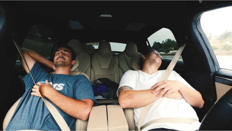 Desactiva el piloto automático y toma el control